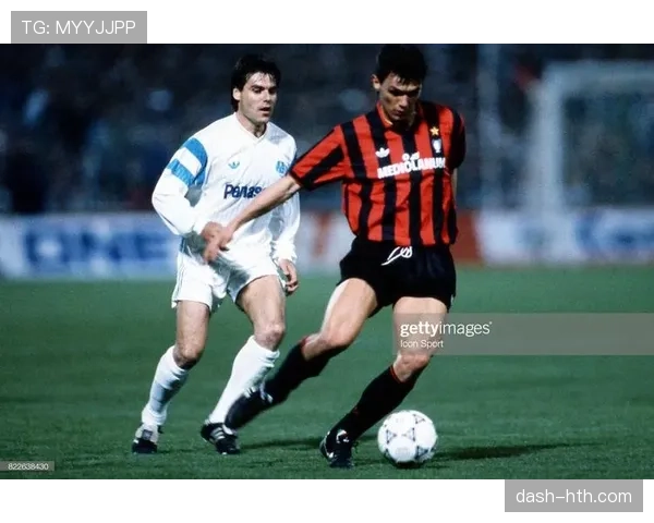 马尔蒂尼战术地位解析:防守核心作用与体系适配性分析 马尔蒂尼战术地位解析:防守核心作用与体系适配性分析