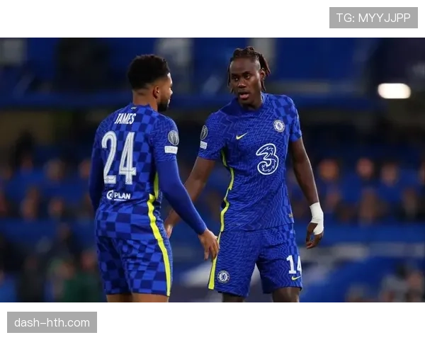 切尔西砸下重金后问题显现，当前状态波动对赛季表现带来挑战