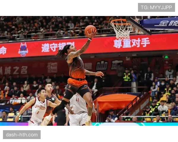 阿什利·科尔与埃弗拉角色分化下的边后卫攻防转移趋势